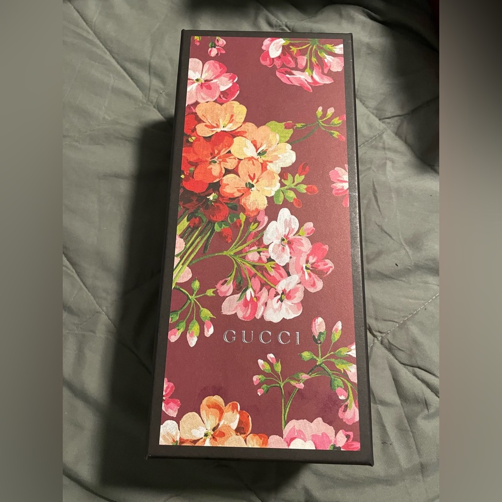 Gucci box 12x5.25x4.25 great condition.